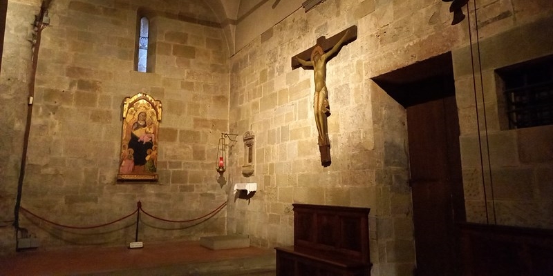 L'entrata della sacrestia della Pieve di Borgo San Lorenzo

