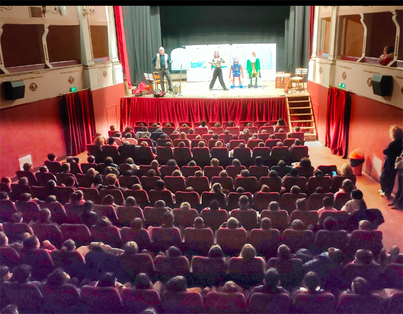 Centinaia di alunni della scuola primaria del comune di Borgo San Lorenzo al Teatro Giotto