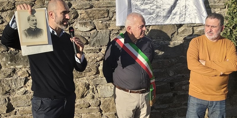 sinistra Pier Tommaso Messeri, e gli assessori comunali Patrizio Baggiani e Alessandro Galeotti. 
