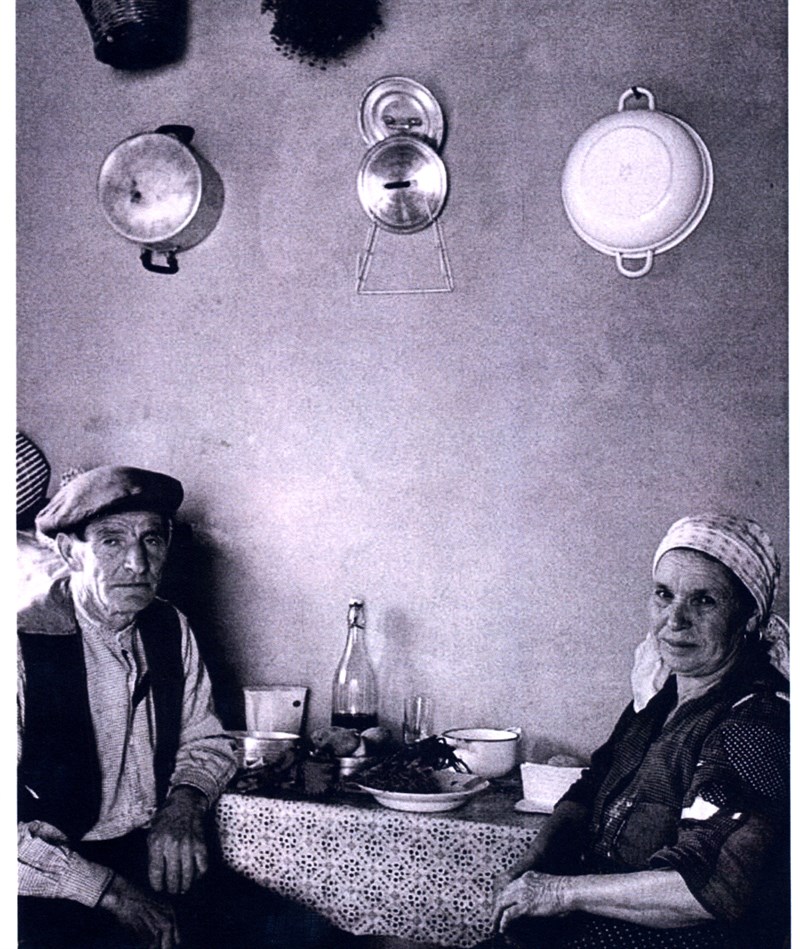 Una immagine di repertorio; interno di una cucina contadina