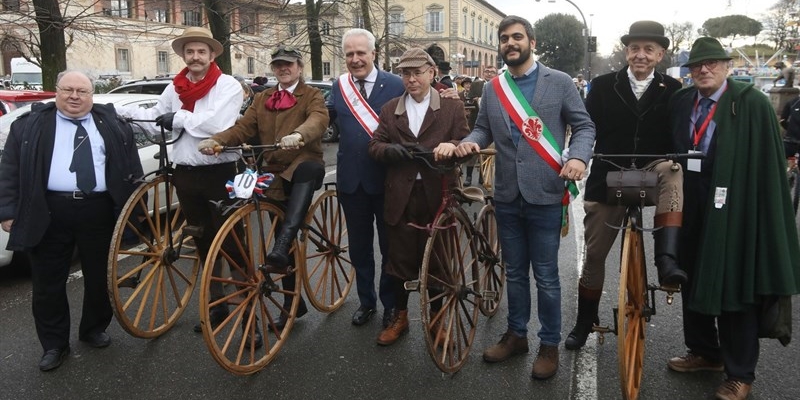 Amarcord su due ruote. Torna la rievocazione storica di ciclismo della Firenze-Pistoia del 1870