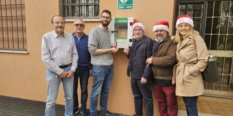 La Compagnia di Babbo Natale dona un defibrillatore all'Isolotto