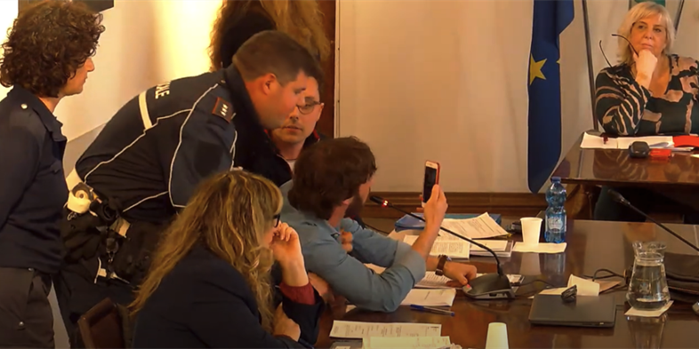 Il momento dell’allontanamento del Consigliere Franchi