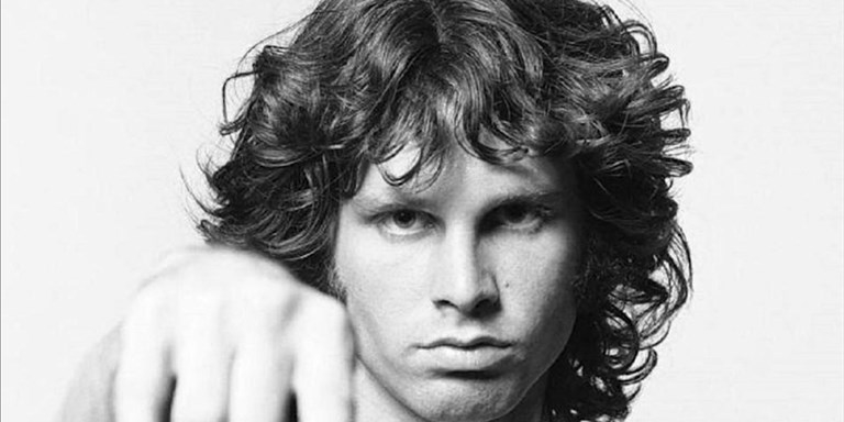 1971, a Parigi viene trovato morto a soli 27 anni nella vasca da bagno del suo appartamento parigino Jim Morrison 
