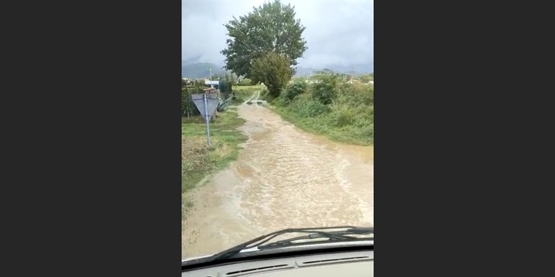 Quella strada che diventa un fiume di fango ogni volta che piove