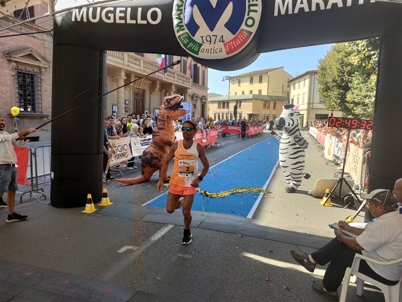 Taglia il traguardo vincitore Alessandro Benericettidell’ASDD Tosco-Romagnolo. 