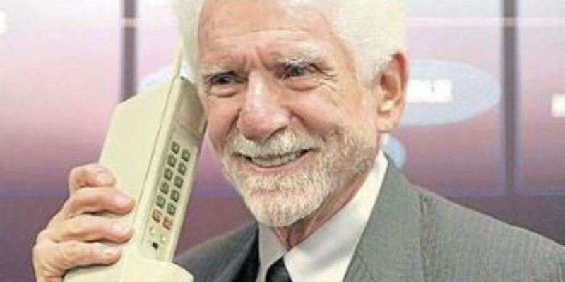 1973 -  Prima telefonata con un cellulare
