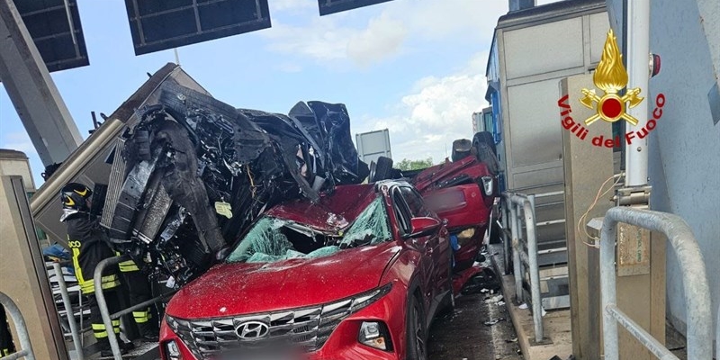 Incidente al casello autostradale di Rosignano