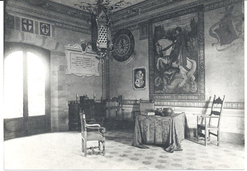 Interno di Villa Pecori Giraldi. Gli affreschi araldici di Galileo Chini.