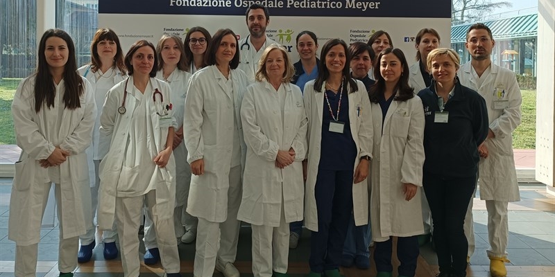 Il team delle Malattie Metaboliche del Meyer insieme a quello del Servizio Farmaceutico dell’ospedale 