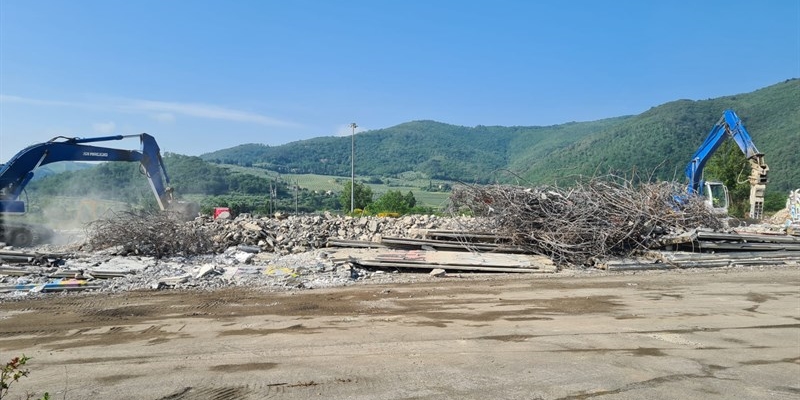 Demolizione vecchi fabbricati area ferroviaria Pontassieve