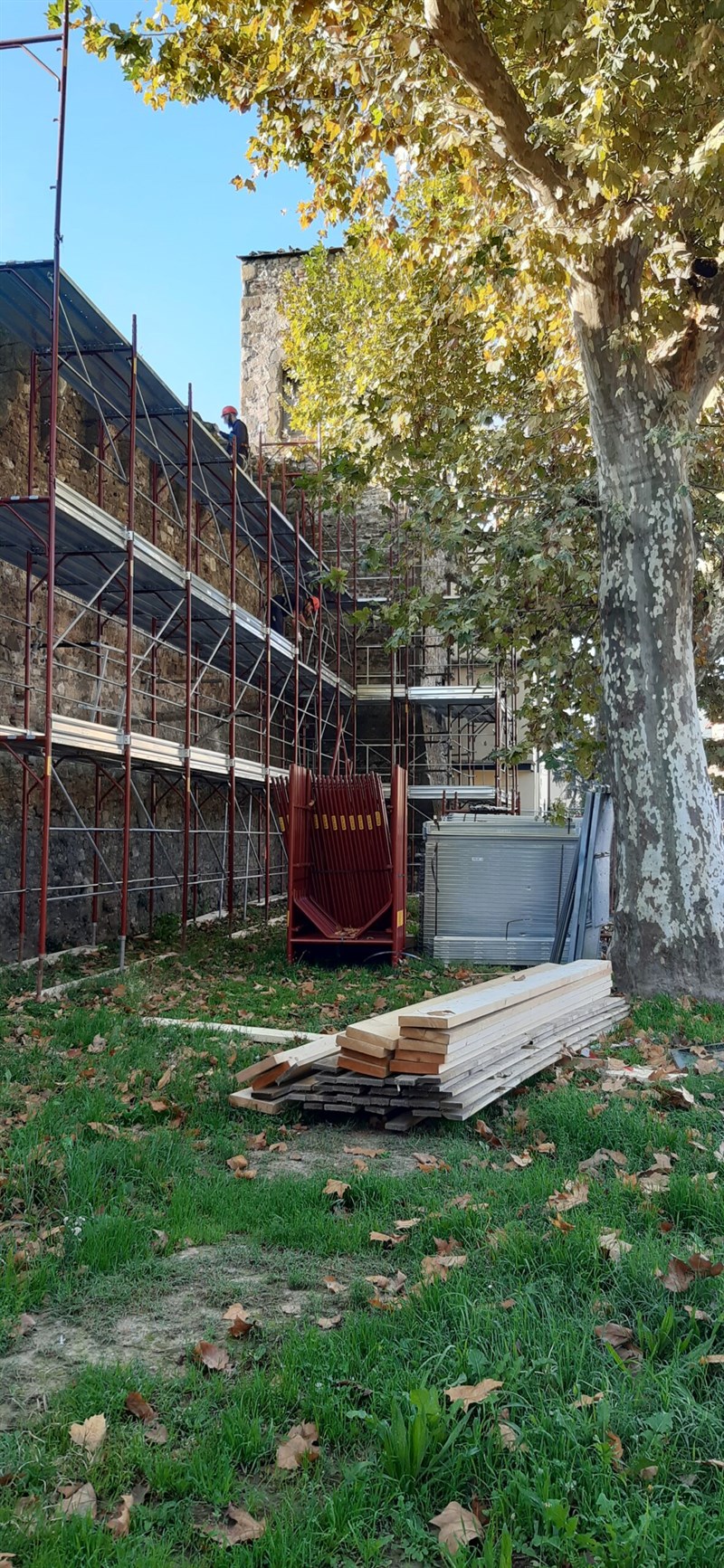 lavori sulle mura a Lastra a Signa