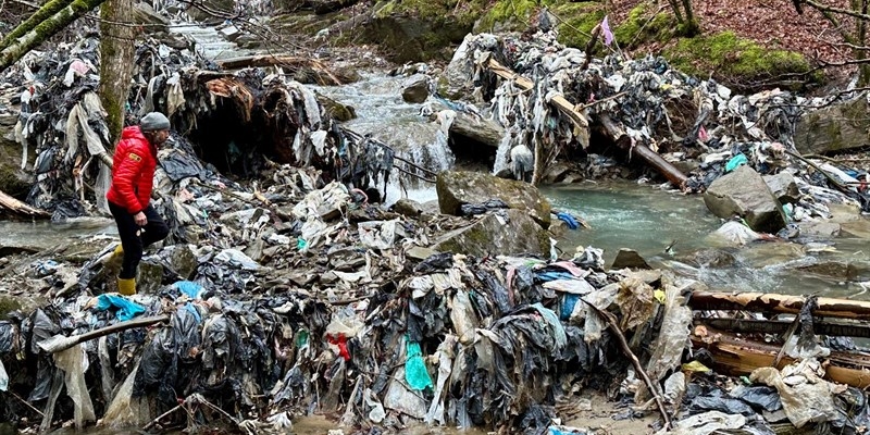 Un momento dell’intervento del soccorso alpino - Fiume Rovigo