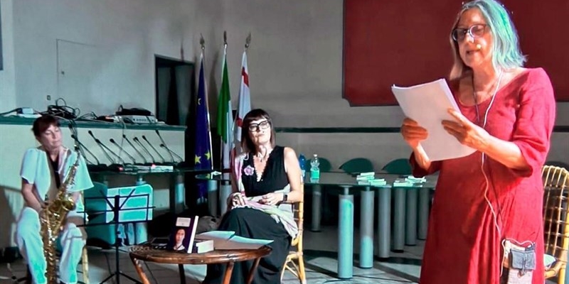 Grande successo per il reading “Nella stanza di Emily” a Dicomano, omaggio a Emily Dickinson