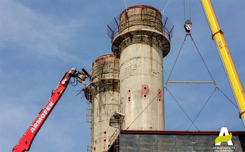 La demolizione dell'inceneritore