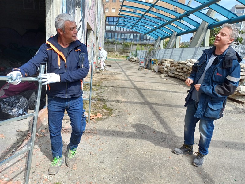 Operai al lavoro nell'area