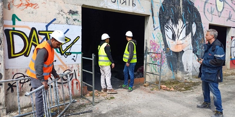 Operai al lavoro nell'area