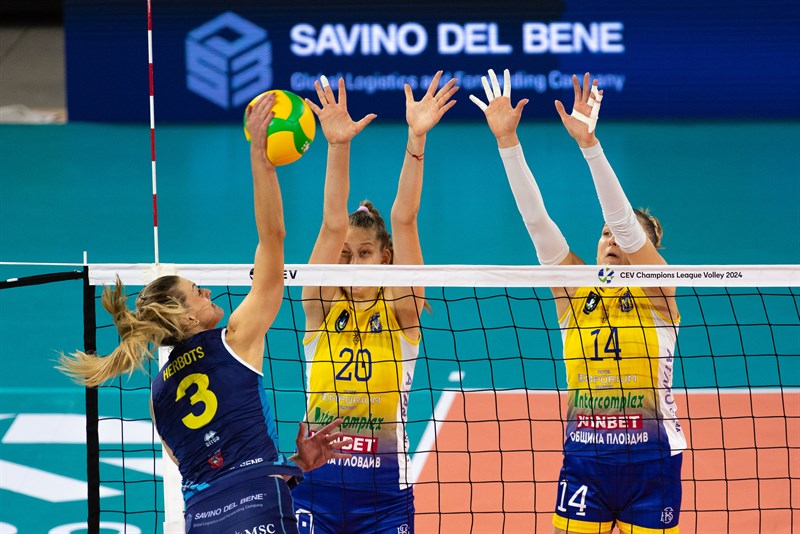 La Savino Del Bene Volley e il Maritza Plovdiv in una azione di gioco.