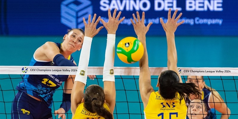 La Savino Del Bene Volley e il Maritza Plovdiv in una azione di gioco.