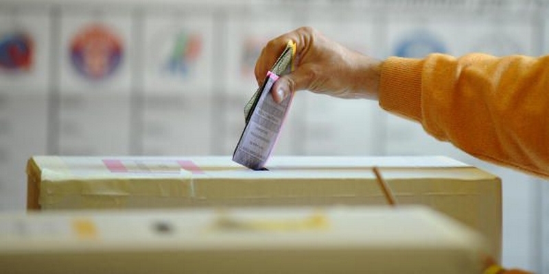 I votanti alle 12 al ballottaggio. Affluenza dimezzata