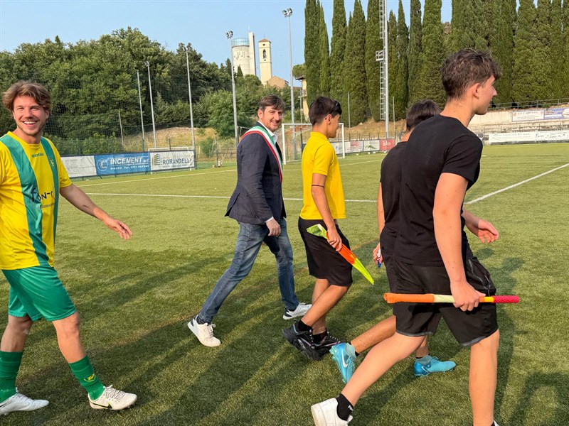 La squadra omaggia il dirigente