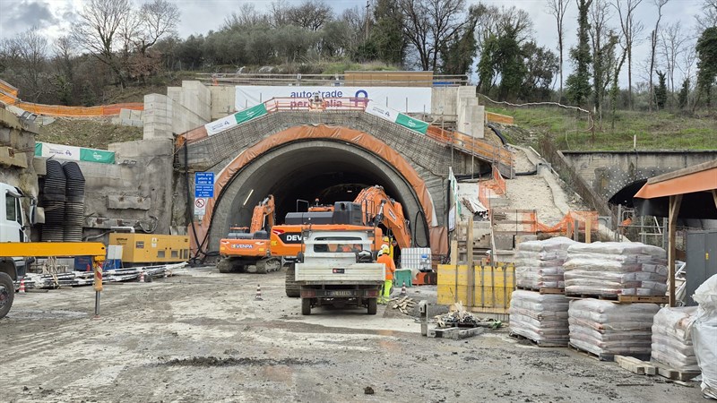 Visita dell'amministrazione comunale di Rignano alla nuova Galleria San Donato