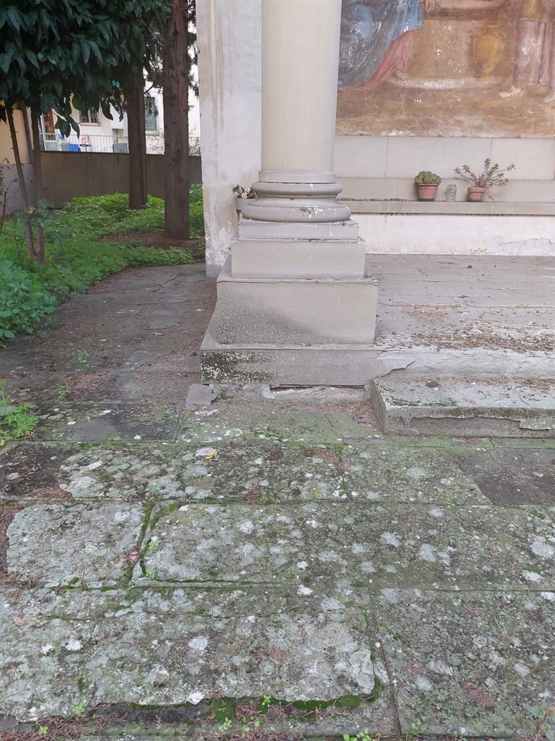 Particolare del tabernacolo abbandonato oggi