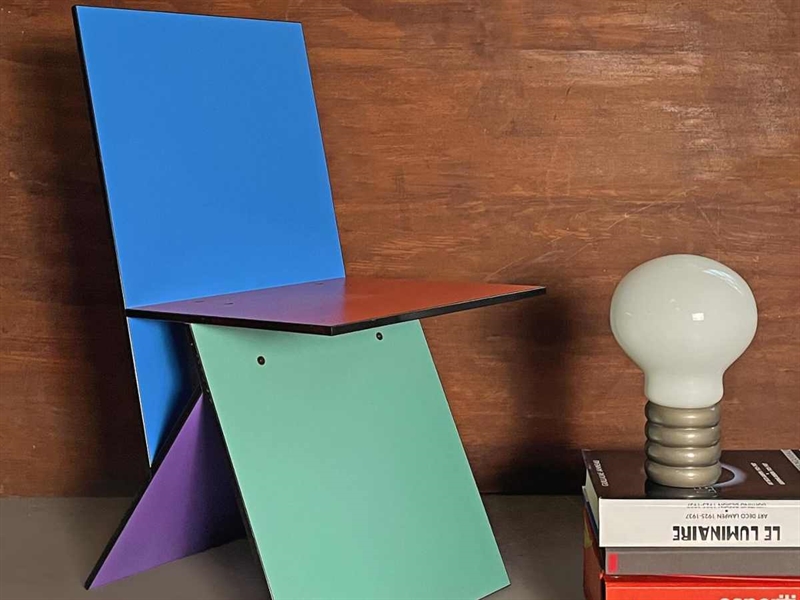 Perché la sedia in questione può costare così tanto (www.okmugello.it - Facebook Magazzino76)