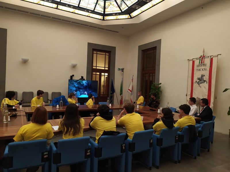 Il Gruppo Perchè No? in Regione assieme ai 25 ragazzi partecipanti al progetto Siete Presente 2023