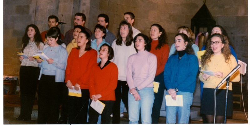 Anno 1997. Un concerto dei cori in Pieve  26 anni orsono. Alcune di queste giovani ragazze fanno ancora parte del Coro detto “dell’ 11,30”. 