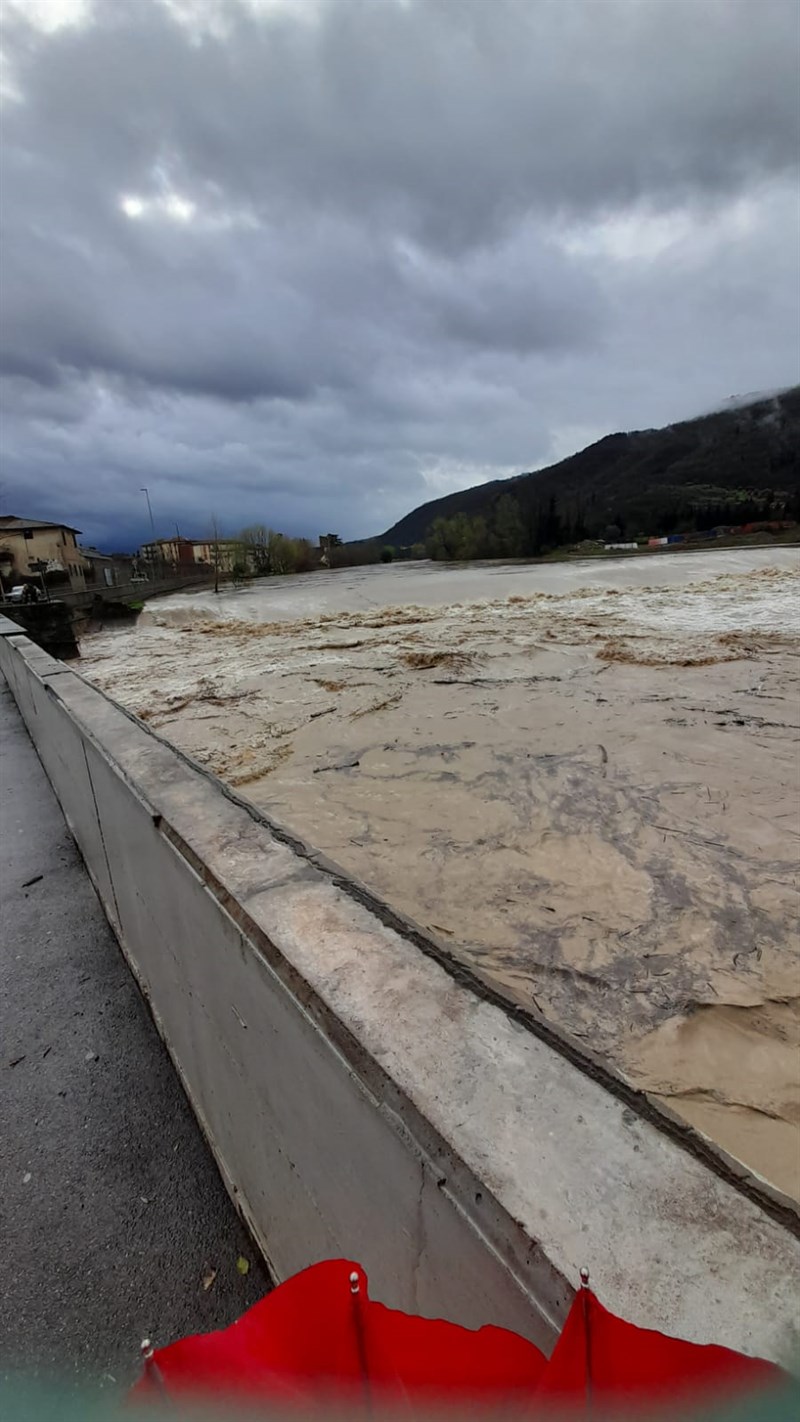 SS67 Via Aretina allagata a Sieci di sotto. Allerta meteo, maltempo