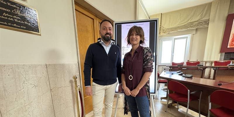 Progetto Incontriamoci a Figline. Nelle foto l'assessore al Sociale, Federico Cecoro e l' Assistente Sociale Paola Cibra, coordinatrice del progetto e dipendente comunale
