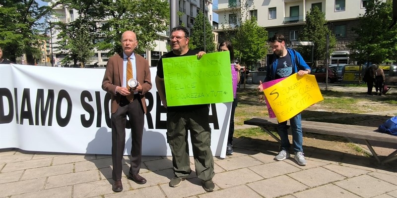 Gianfaldoni e Carabba durante la protesta