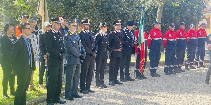 Rignano, un cittadino dona un cippo in onore dei caduti dell'Arma dei Carabinieri: molto partecipata l'inaugurazione
