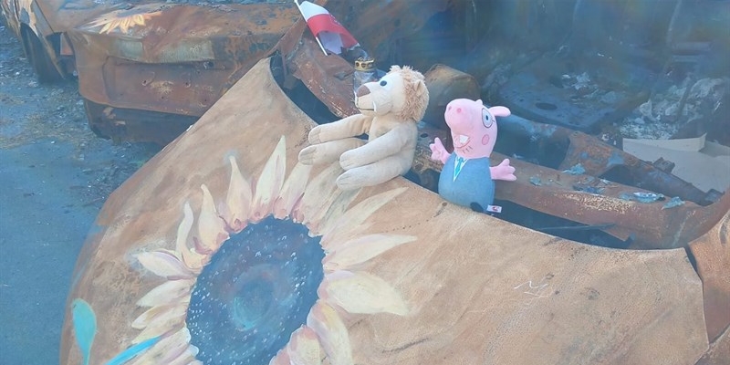 Tutte le auto sono state bruciate durante la strage.