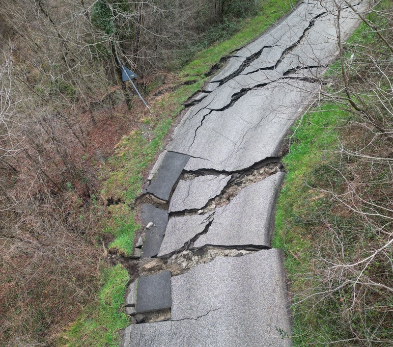 Strada franata a Grezzano