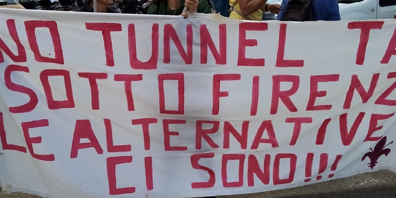 la protesta contro il tunnel