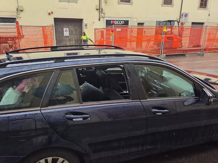 Spaccate in viale Gramsci