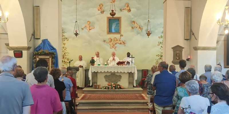 Interno del piccolo Santuario della Madonna di Meletio 
