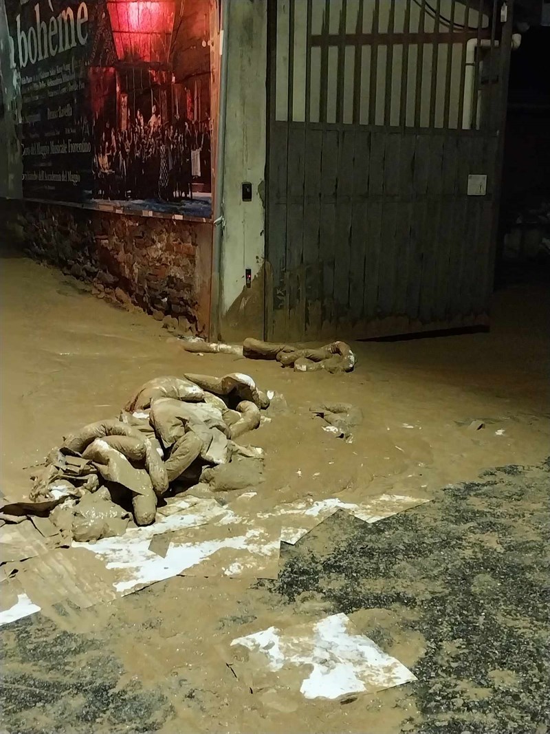 Fango al ponte a Pino