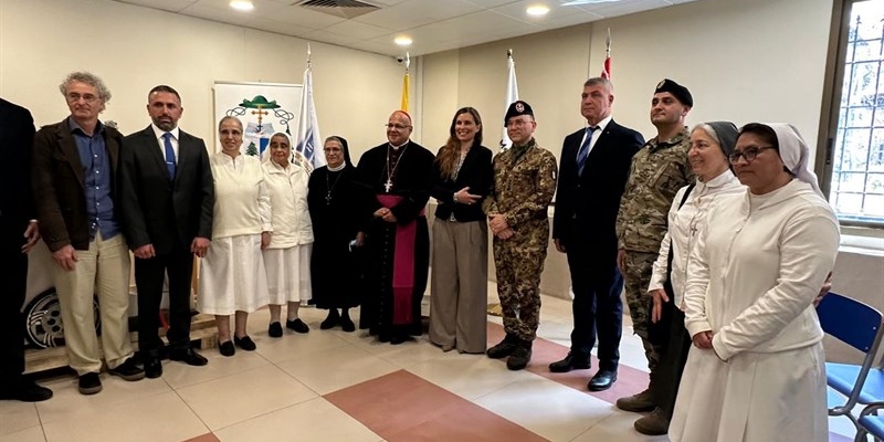 La cerimonia di consegna a Beirut