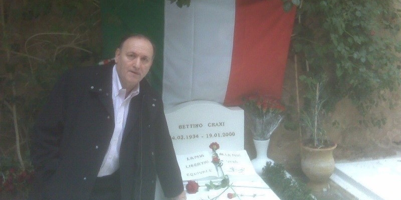 Ridolfi sulla tomba di Craxi