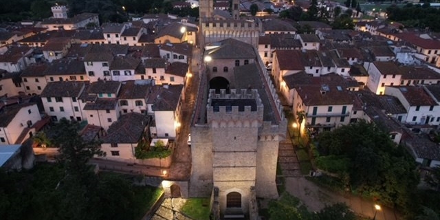 Uno scatto del paesaggio notturno di Scarperia