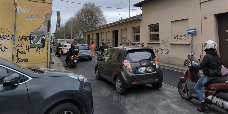 Via Fra' Paolo Sarpi all'incrocio bloccato con via Mannelli