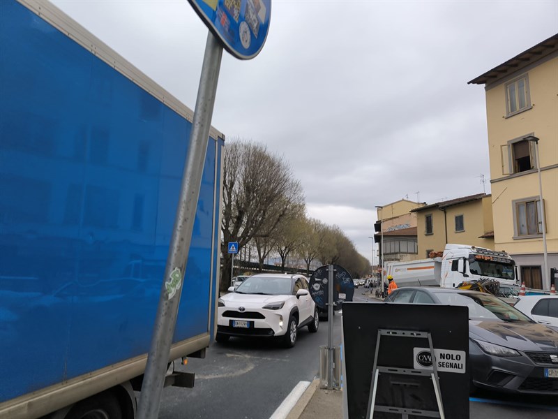 Caos e code in via Mannelli