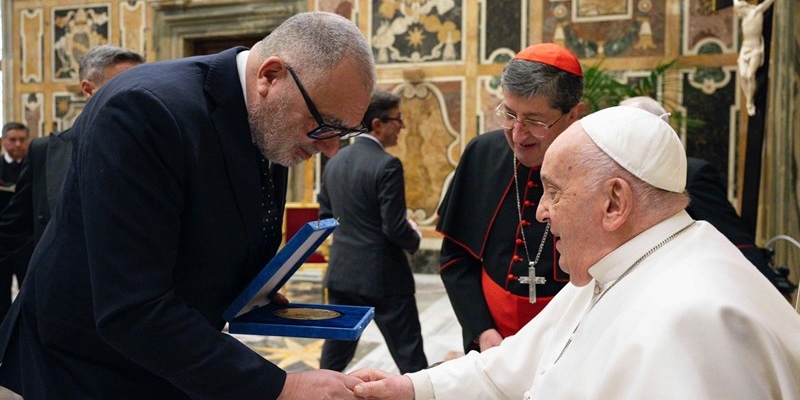 Il Sindaco di Vicchio con Papa Francesco e il Card. Betori