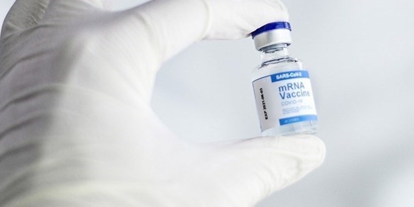 Covid, l'appello dei medici fiorentini: “Basta dubbi, toscani vaccinatevi”