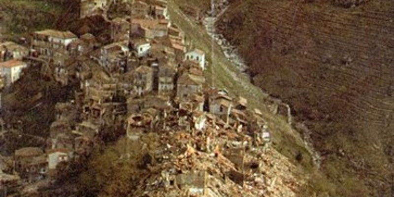 1980, Castelnuovo di Conza rasa al suolo dal terremoto