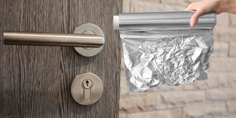 Carta stagnola sulle maniglie delle porte: a che serve il trucco virale che sta spopolando sul web