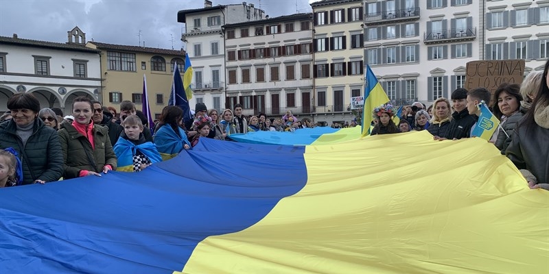 La lunga bandiera Ucraina